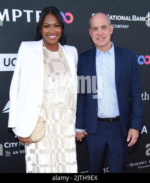 Brian Robbins, President und Chief Executive Officer von Paramount Pictures und Nickelodeon, und Tracy James, die am 18. Juni 2022 in Los Angeles, CA, bei der MPTF ‘100 Years of Hollywood: Celebration of Service“ auf der Los-Party in Formosa ankamen. © OConnor/AFF-USA.com Stockfoto