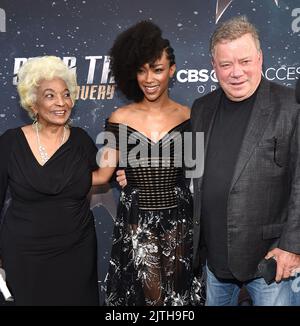 Die Schauspielerin Nichelle Nichols, Star Trek: The Original Series, ist im Alter von 89 Jahren in Silver City, New Mexico, an natürlichen Ursachen gestorben. 19. September 2017 Hollywood, CA Nichelle Nichols, Soneque Martin Green und William Shatner 'Star Trek: Discovery' Premiere im Cinerama Dome Hollywood © O'Connor/AFF-USA.com Stockfoto