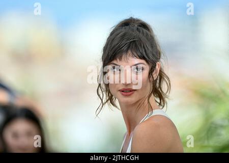 File photo - Charlbi Dean Kriek beim Fotocall für den Film Triangle of Traurness während des jährlichen Filmfestivals in Cannes 75. im Palais des Festivals am 22. Mai 2022 in Cannes, Frankreich. Charlbi Dean, der südafrikanische Schauspieler und Model, der derzeit im Festivalkreis-Hit Triangle of Traurigkeit zu sehen ist, starb am Montag in einem Krankenhaus in New York City an einer plötzlichen Krankheit im Alter von 32 Jahren, Variety wurde am Dienstag bestätigt. Foto von Franck Castel/ABACAPRESS.COM Stockfoto