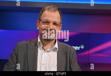 Köln, Deutschland. 30. August 2022. Sportjournalist Hajo Seppelt zu Gast in der ARD-Talkshow „Maischberger“ Quelle: Horst Galuschka/dpa/Horst Galuschka dpa/Alamy Live News Stockfoto