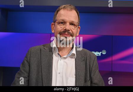 Köln, Deutschland. 30. August 2022. Sportjournalist Hajo Seppelt zu Gast in der ARD-Talkshow „Maischberger“ Quelle: Horst Galuschka/dpa/Horst Galuschka dpa/Alamy Live News Stockfoto