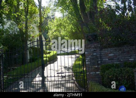 Encino California, USA 27.. August 2022 am 27. August 2022 in Encino, Kalifornien, USA, befindet sich das ehemalige Haus des Sängers David Cassidy in der White Oak Avenue 4661. Foto von Barry King/Alamy Stockfoto Stockfoto