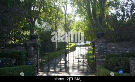 Encino California, USA 27.. August 2022 am 27. August 2022 in Encino, Kalifornien, USA, befindet sich das ehemalige Haus des Sängers David Cassidy in der White Oak Avenue 4661. Foto von Barry King/Alamy Stockfoto Stockfoto