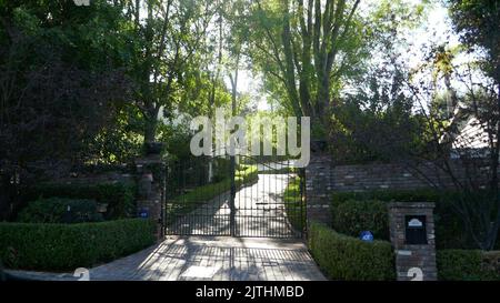 Encino California, USA 27.. August 2022 am 27. August 2022 in Encino, Kalifornien, USA, befindet sich das ehemalige Haus des Sängers David Cassidy in der White Oak Avenue 4661. Foto von Barry King/Alamy Stockfoto Stockfoto