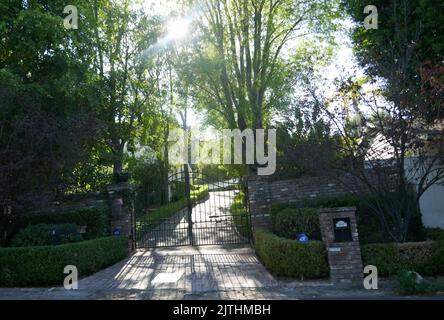 Encino California, USA 27.. August 2022 am 27. August 2022 in Encino, Kalifornien, USA, befindet sich das ehemalige Haus des Sängers David Cassidy in der White Oak Avenue 4661. Foto von Barry King/Alamy Stockfoto Stockfoto