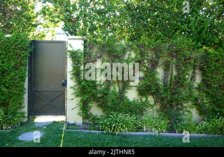 Encino California, USA 27. August 2022 Schauspieler Gary Coopers ehemaliges Haus/Haus in der 4723 White Oak Avenue am 27. August 2022 in Encino, California, USA. Foto von Barry King/Alamy Stockfoto Stockfoto