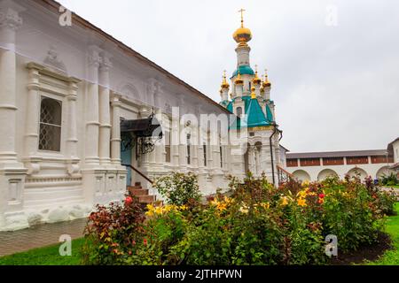 Heiland-Kirche Wunder mit Krankenstationen im Kloster Wwedenski Tolga in Jaroslawl, Russland Stockfoto