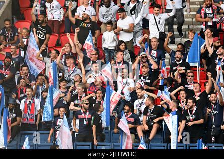 Anhänger VON PARIS - Paris Saint Germain während des Spiels der französischen Ligue 1 zwischen Paris Saint-Germain und AS Monaco im Parc des Princes in Paris, Frankreich am 28. August 2022. ANP | Dutch Height | GERRIT AUS KÖLN Stockfoto