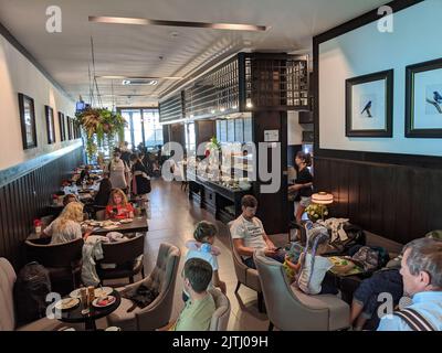 Speisen und Getränke in der Business Lounge am Flughafen Bangkok Suvarnabhumi, Thailand Stockfoto