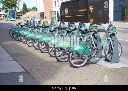 Moderne Stadt mieten Fahrräder in Coventry, Großbritannien Stockfoto