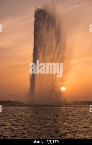 König Fahds Brunnen bei Sonnenuntergang Corniche Park Jeddah Saudi-Arabien Stockfoto