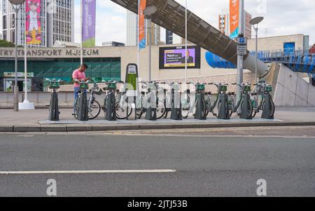 Moderne Stadt mieten Fahrräder in Coventry, Großbritannien Stockfoto