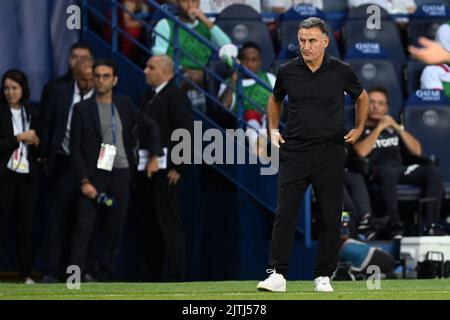 PARIS - Paris Saint-Germain Cheftrainer Christophe Galtier während des Spiels der französischen Ligue 1 zwischen Paris Saint-Germain und AS Monaco am 28. August 2022 im Parc des Princes in Paris, Frankreich. ANP | Dutch Height | GERRIT AUS KÖLN Stockfoto