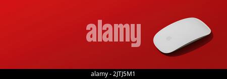 Antalya, Türkei - 31. August 2022: Apple iMac magische Maus auf rotem Hintergrund Stockfoto