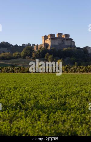 Blick auf das Schloss Torrechiara, Provinz Parma, Italien. Hochwertige Fotos Stockfoto