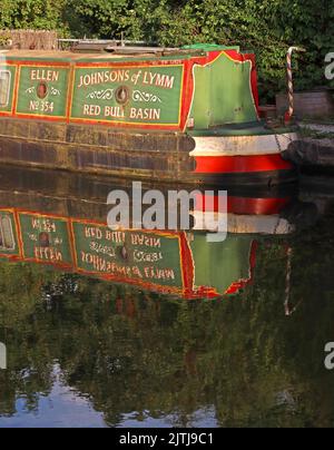 Ellen No354, grüne Barge, Johnsons of Lymm, Red Bull Basin, auf dem Bridgewater Canal bei Grappenhall/Thelwall mit Reflexion, Warrington, Cheshire, WA4 Stockfoto