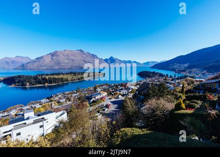 Blick über Queenstown und Cecil Peak in Neuseeland Stockfoto