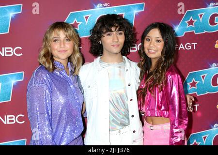 LOS ANGELES - AUG 30: Acapop bei der America's Got Talent Saison 17 - Live Show Red Carpet im Pasadena Sheraton Hotel am 30. August 2022 in Pasadena, CA Stockfoto