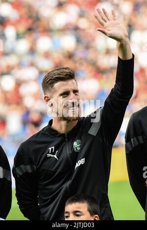 Reggio Emilia, Italien. 30. August 2022. Kyriakopulos begrüßt Fans während des US-Spiels Sassuolo gegen AC Mailand, italienische Fußballserie A in Reggio Emilia, Italien, August 30 2022 Quelle: Independent Photo Agency/Alamy Live News Stockfoto