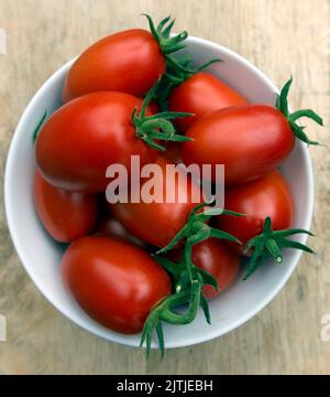 Crimson Plum F1 Tomaten Stockfoto