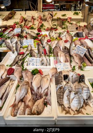 Fischstand auf dem zentralen städtischen Markt, Athen, Attika, Griechenland Stockfoto