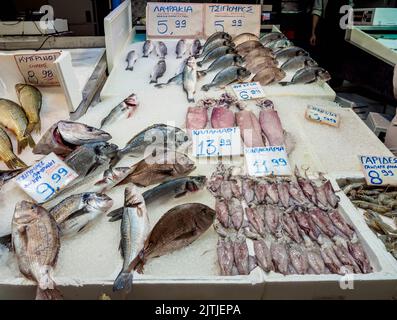 Fischstand auf dem zentralen städtischen Markt, Athen, Attika, Griechenland Stockfoto