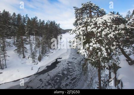 Repovesi-Nationalpark, Luftaufnahme im Winter, Landschaftsansicht eines finnischen Parks, Südfinnland, Kouvola und Mantyharju, Region Kymenlaakso, mit einem Stockfoto