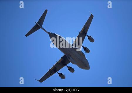 Der C-17 im Flug, der als Ersatz für den Lockheed C-141 Starlifter konzipiert wurde. Stockfoto
