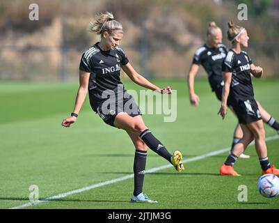 Tubize, Belgien, 31. August 2022.die belgische Justine Vanhaevermaet wurde am Mittwoch, den 31. August 2022, während einer Trainingseinheit der belgischen Nationalmannschaft der Roten Flammen in Tubize in Aktion gezeigt. Am Freitag spielt das Team Norwegen in der Qualifikation für die Weltmeisterschaft. BELGA FOTO DAVID CATRY Stockfoto