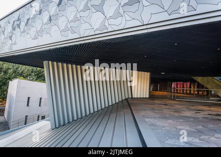 Philharmonie de Paris, ein Komplex von Konzertsälen mit dem sinfonischen Konzertsaal mit 2.400 Sitzplätzen, der von Jean Nouvel entworfen und im Januar 20 eröffnet wurde Stockfoto