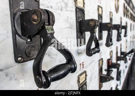 Retro-Leistungsschalter an der Zentrale Stockfoto