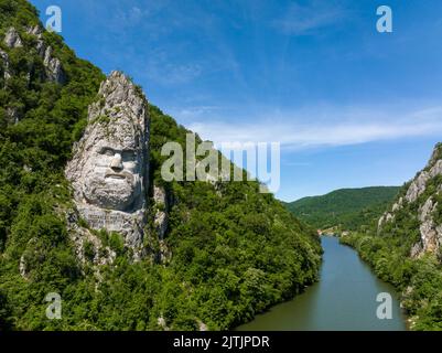 Geformter Kopf des Decebal Dacian King, auf dem Weg der Donau Stockfoto