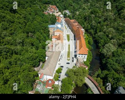 Blick vom Baile Herculane, Rumänien - einem der beliebten Balnear Resorts in Rumänien Stockfoto