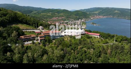 Kloster St. Ana von Orsova, Rumänien - spektakuläre Aussicht auf die Donau Stockfoto