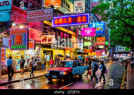 Haiphong Road, Kowloon Park, Tsim Sha Tsui, Hong Kong, China. Die Straße verbindet der Canton Road und Nathan Road. Stockfoto