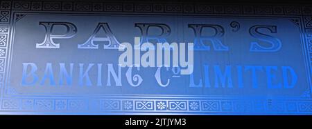 Eingeätztes Fenster, Werbeeingang der Parrs Banking Company Limited, 7 Winwick Street, Warrington, Cheshire, England, UK, WA1 1XR, jetzt Counters Stockfoto