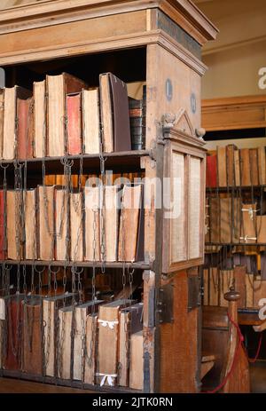 Verkettete Bücher in der verketteten Bibliothek, Hereford Cathedral, Hereford, England Stockfoto