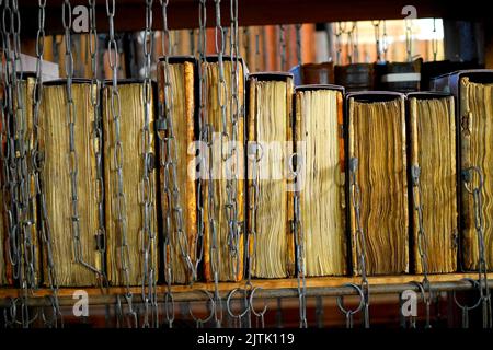 Verkettete Bücher in der verketteten Bibliothek, Hereford Cathedral, Hereford, England Stockfoto