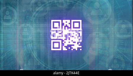 Bild des qr-Codes und des Scanners, der Daten über ein Netzwerk von Personensymbolen verarbeitet Stockfoto