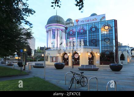 Das Alhambra Theatre, das Juwel in Bradfords Krone, wurde 1913 als Vision des Impresario Francis Laidler erbaut und beherbergt die besten Shows des Nordens. Stockfoto