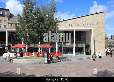 Centenary Square, am City Park, einem regenerierten Stadtpark, im Zentrum der Stadt Bradford, West Yorkshire, Großbritannien Stockfoto