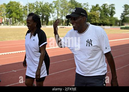 Vilvoorde, Belgien, 31. August 2022. Die Amerikanerin Jackie Joyner Kersee und der US-Trainer Bob Kersee im Rahmen einer Weitsprung-Klinik mit Joyner-Kersee und Oliva im Vilvoorde Atletiek Club VAC, vor dem Memorial Van Damme Diamond League Meeting Athletics Event, in Vilvoorde, Mittwoch, 31. August 2022. Das Diamond League-Treffen findet am 02. September statt. BELGA FOTO ERIC LALMAND Stockfoto