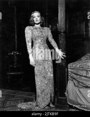 MARLENE DIETRICH in ANGEL 1937 der Regisseur ERNST LUBITSCH kostümiert Travis Banton Paramount Picters Stockfoto