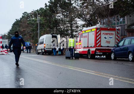 Siret Border, Rumänien - 26. Februar 2022: Ukrainische Flüchtlinge Stock Bild Stockfoto