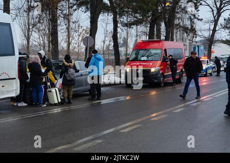 Siret Border, Rumänien - 26. Februar 2022: Ukrainische Flüchtlinge Stock Bild Stockfoto