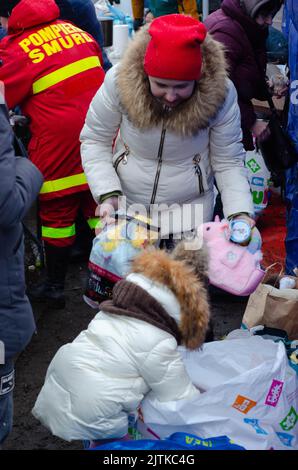 Siret Border, Rumänien - 26. Februar 2022: Ukrainische Flüchtlinge Stock Bild Stockfoto