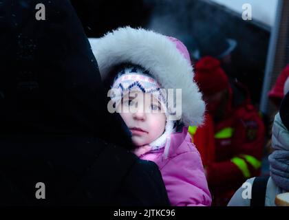 Siret Border, Rumänien - 26. Februar 2022: Ukrainische Flüchtlinge Stock Bild Stockfoto