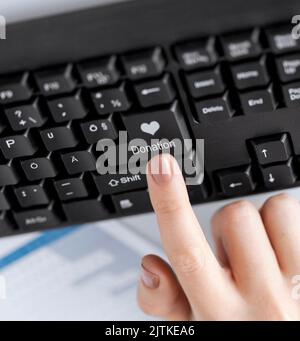 Drücken Sie die Spendentaste auf der Tastatur Stockfoto