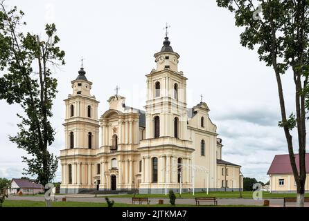 Baudenkmäler, touristische Zentren und interessante Orte in Weißrussland - katholische Kirche im Dorf Budslav Stockfoto