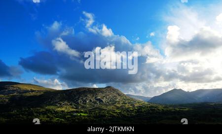 Tha Caha Mountains auf der Beara Peninsula, County Kerry, Irland - John Gollop Stockfoto